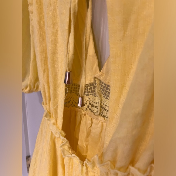 Yellow mini sundress with open back - Picture 6 of 6